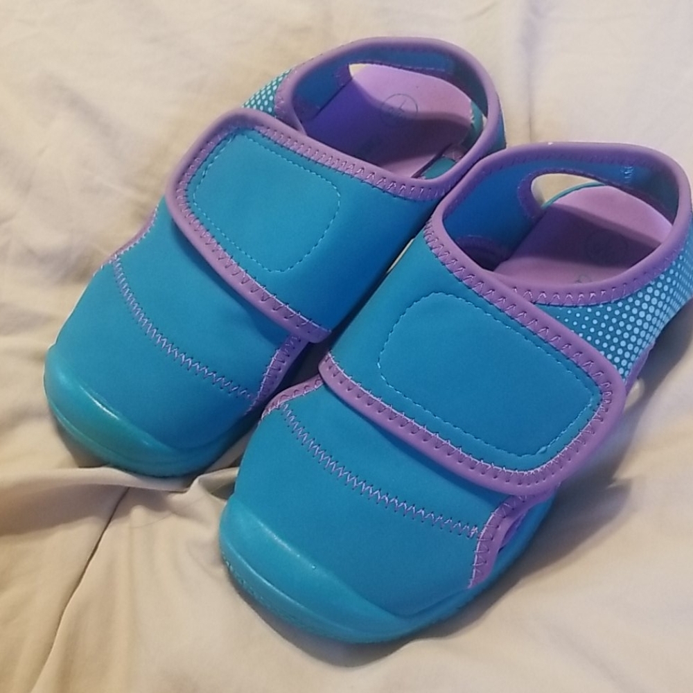 Girls shoes